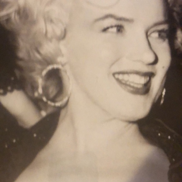 Meet your Posher, Kris - Picture 2 of 2